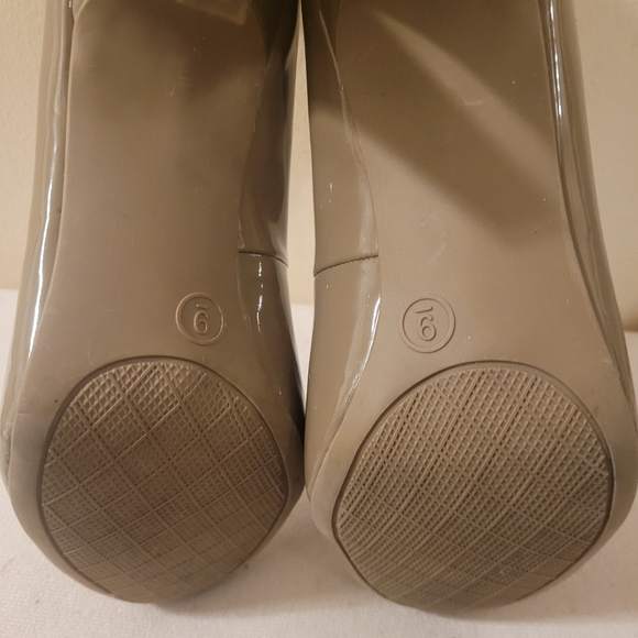 Merona Beige Patent Leather Heels Pumps Shoes Women's Size 9 - Picture 9 of 16
